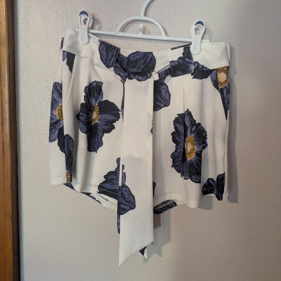 J.O.A. | Anthropologie High-Waisted Floral Shorts - Picture 1 of 3
